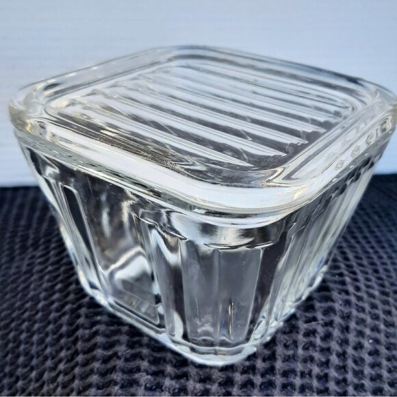 ANCHOR HOCKING 1932 VINTAGE DESIGN REFRIGERATOR DISH W / LID 4.5” - Picture 7 of 9